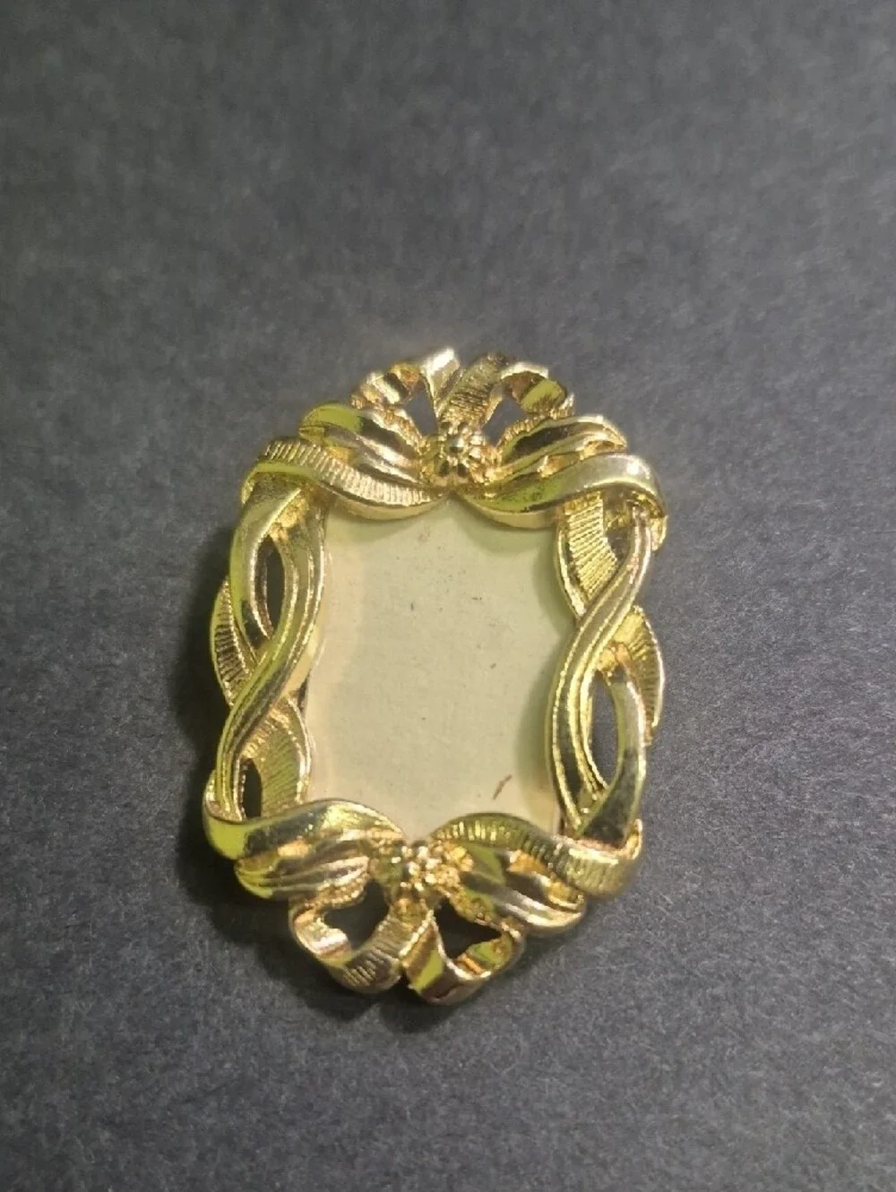 Gold Tone Ribbon Bow Picture Frame Brooch - Women Jewelry - Picture 5 of 5